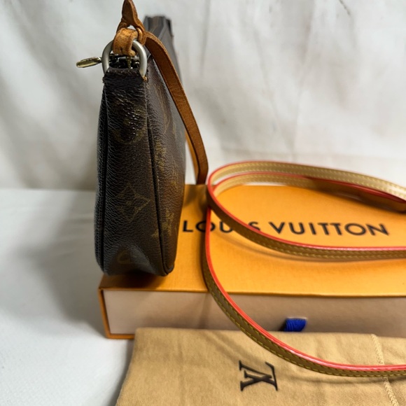 Louis Vuitton Accessories Pouch - Picture 4 of 11